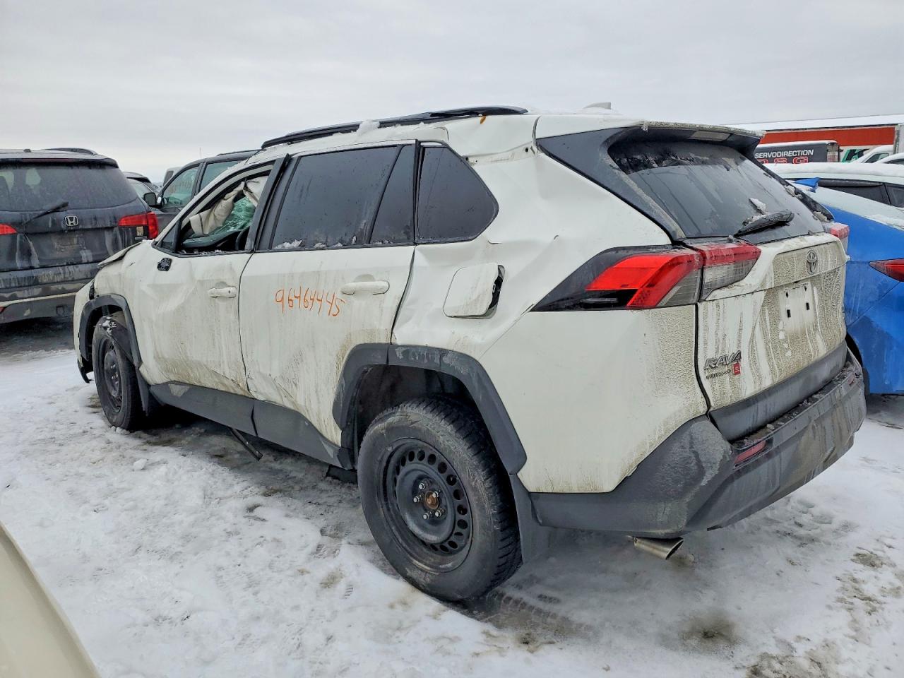 2022 TOYOTA RAV4 XLE photo 2