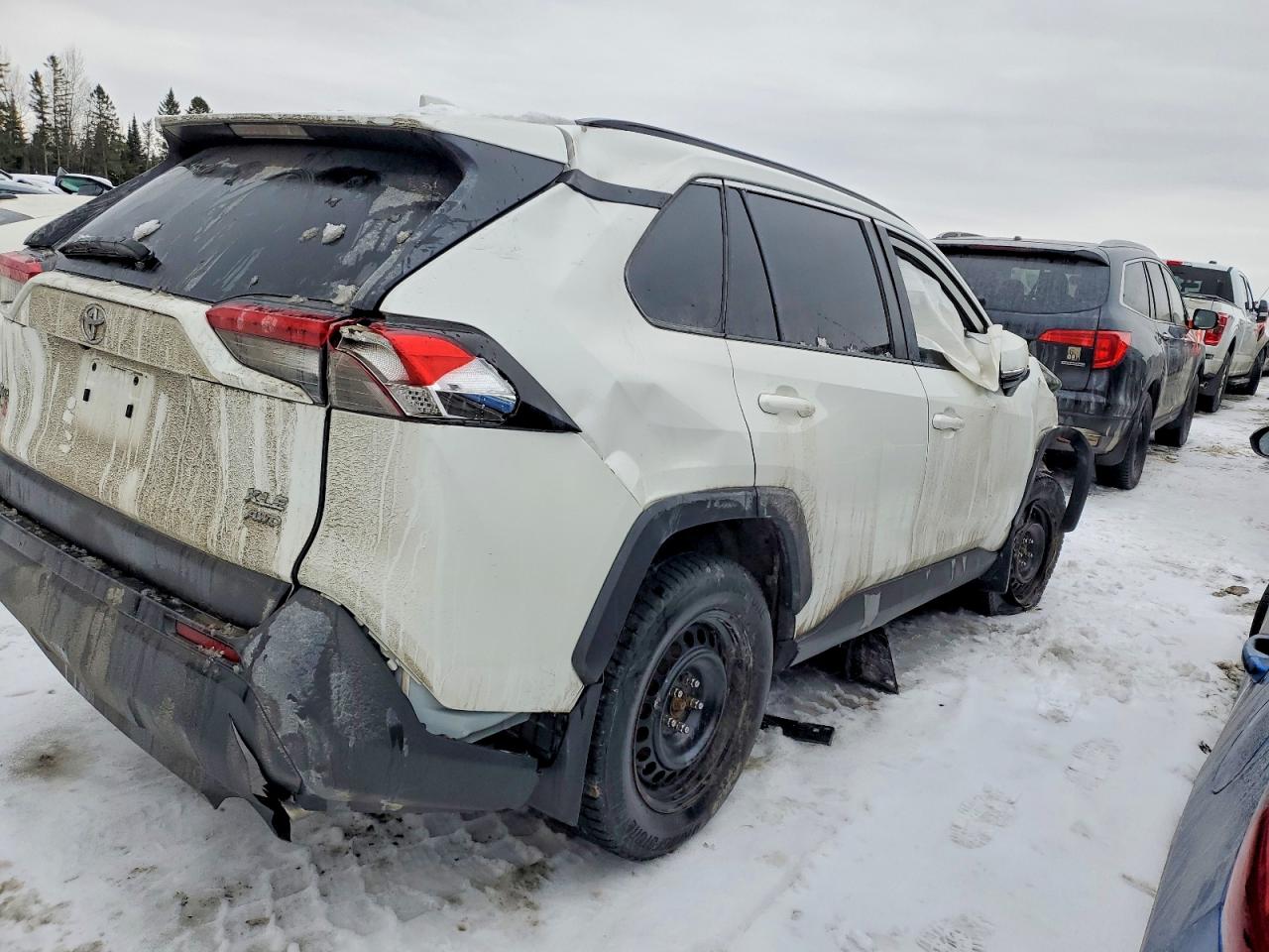 2022 TOYOTA RAV4 XLE photo 3