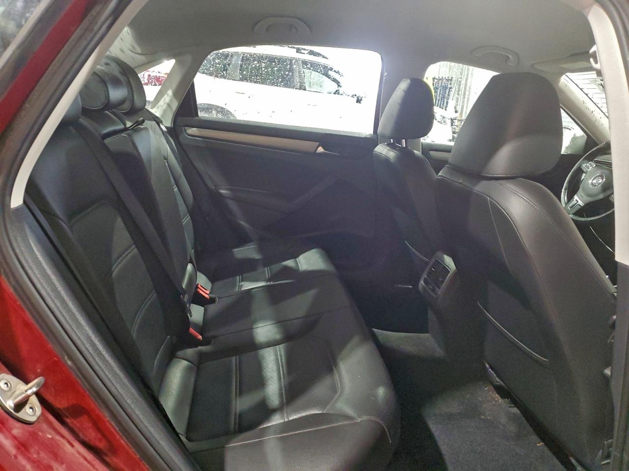 2015 VOLKSWAGEN PASSAT SE photo 10