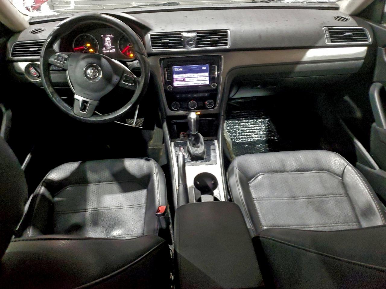 2015 VOLKSWAGEN PASSAT SE photo 8