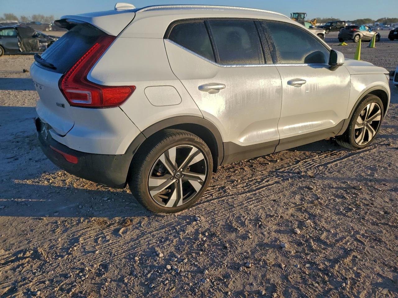 2023 VOLVO XC40 ULTIMATE photo 3