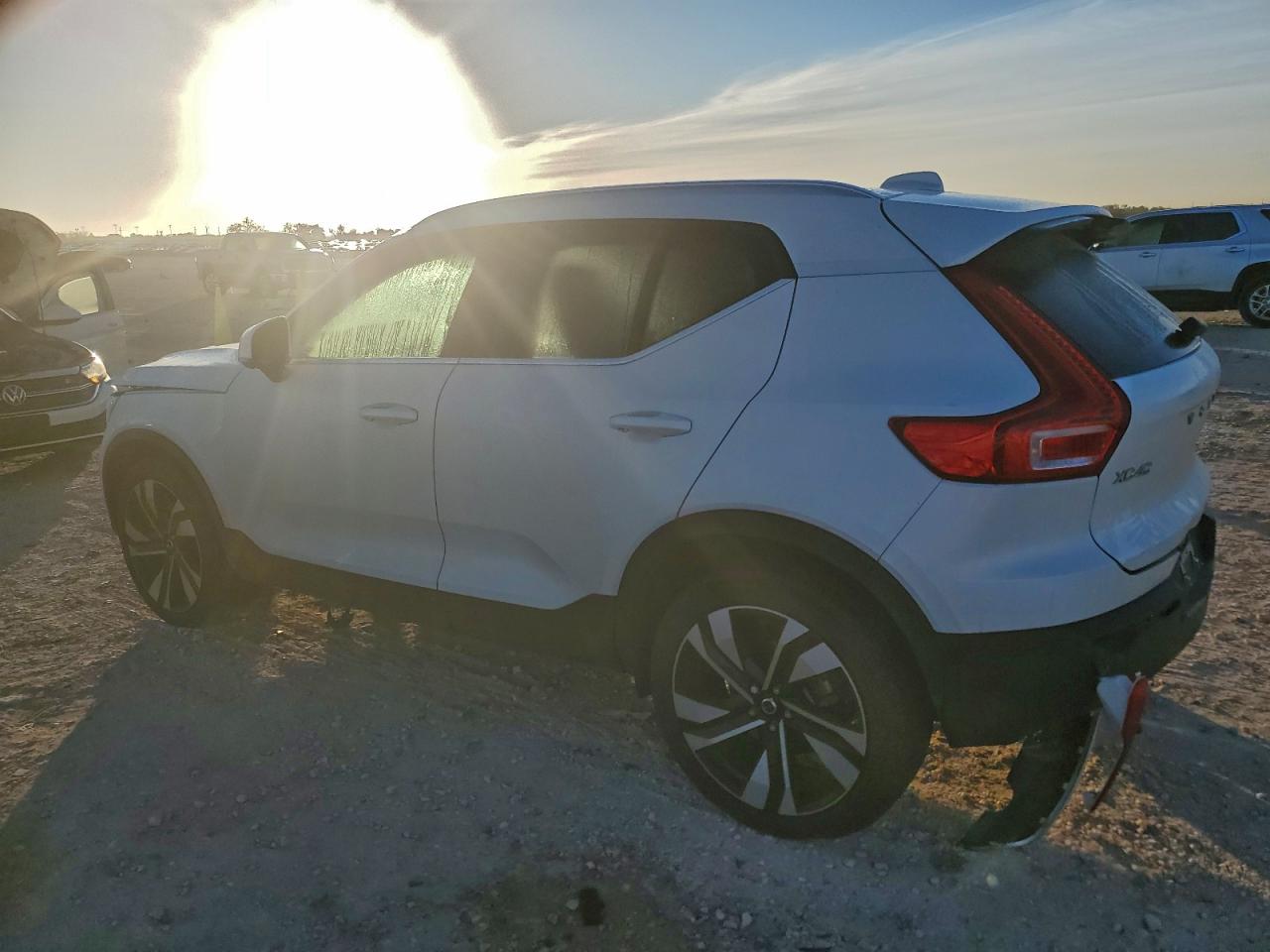 2023 VOLVO XC40 ULTIMATE photo 2