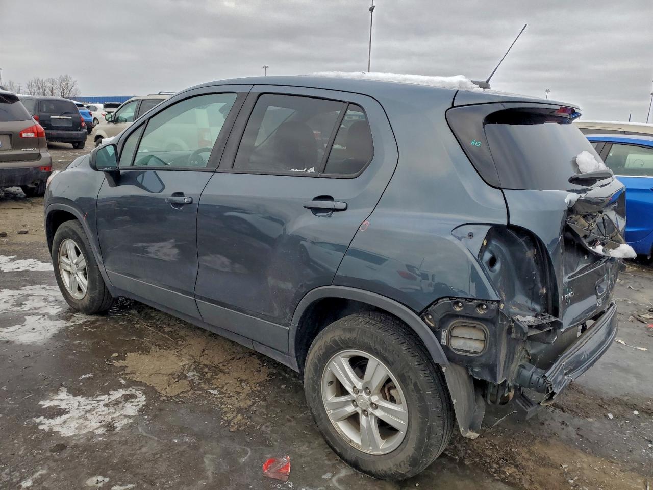2021 CHEVROLET TRAX LS photo 2