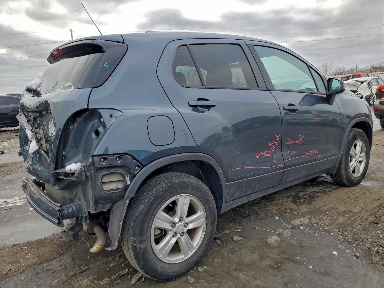 2021 CHEVROLET TRAX LS photo 3