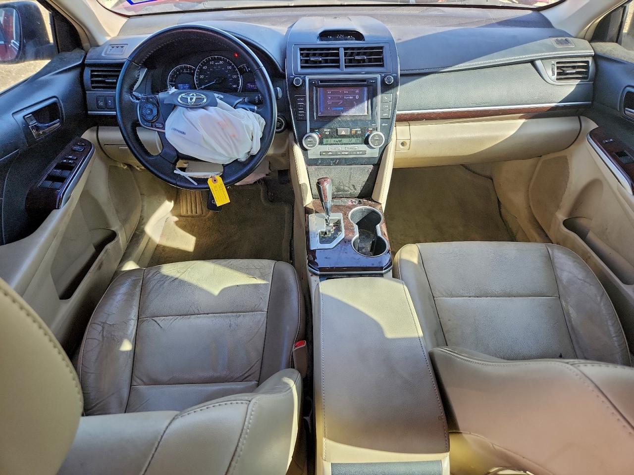 2014 TOYOTA CAMRY L photo 8