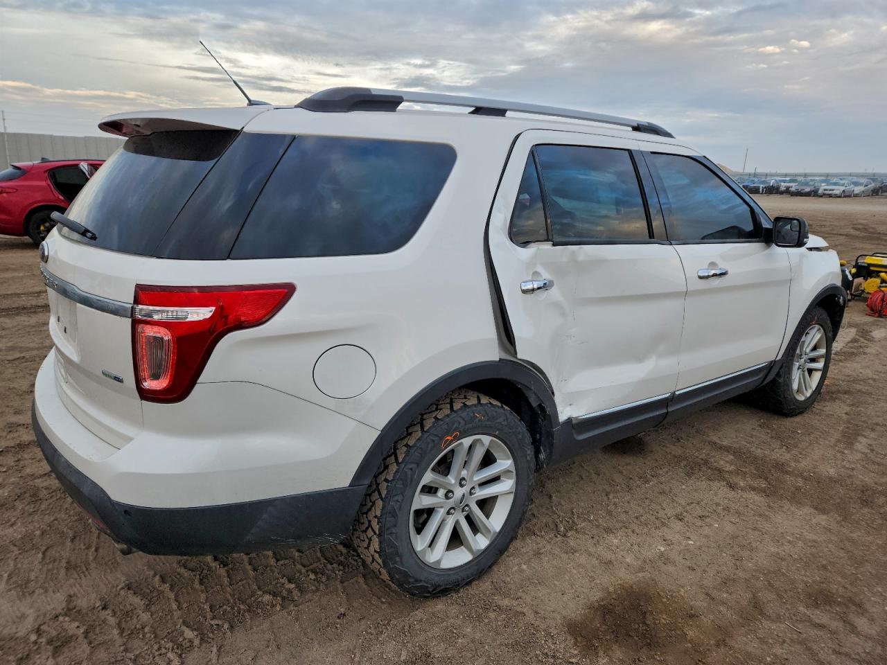 2015 FORD EXPLORER XLT photo 3