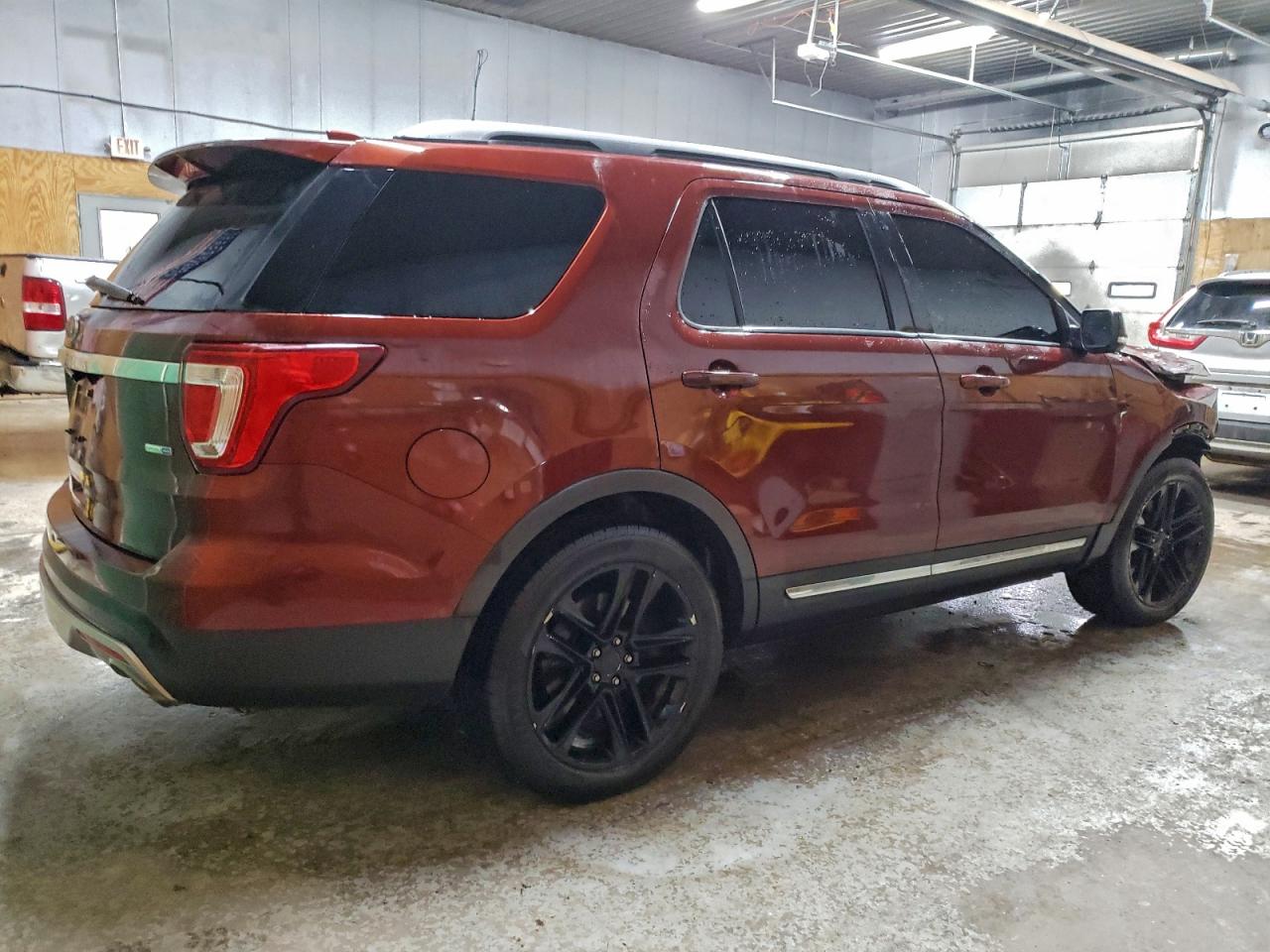 2016 FORD EXPLORER XLT photo 3
