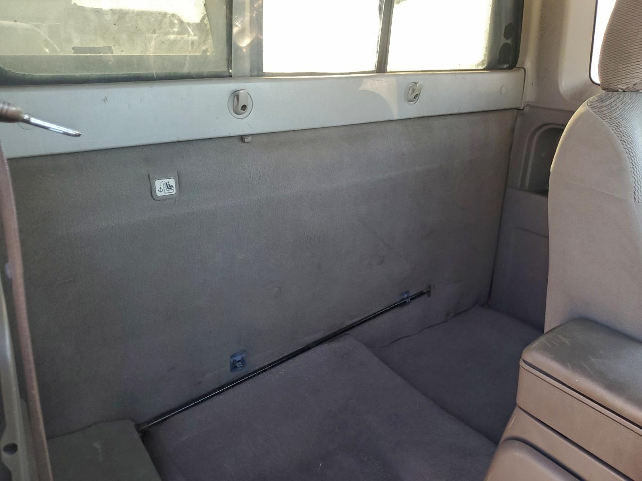 2004 NISSAN FRONTIER KING CAB XE photo 10