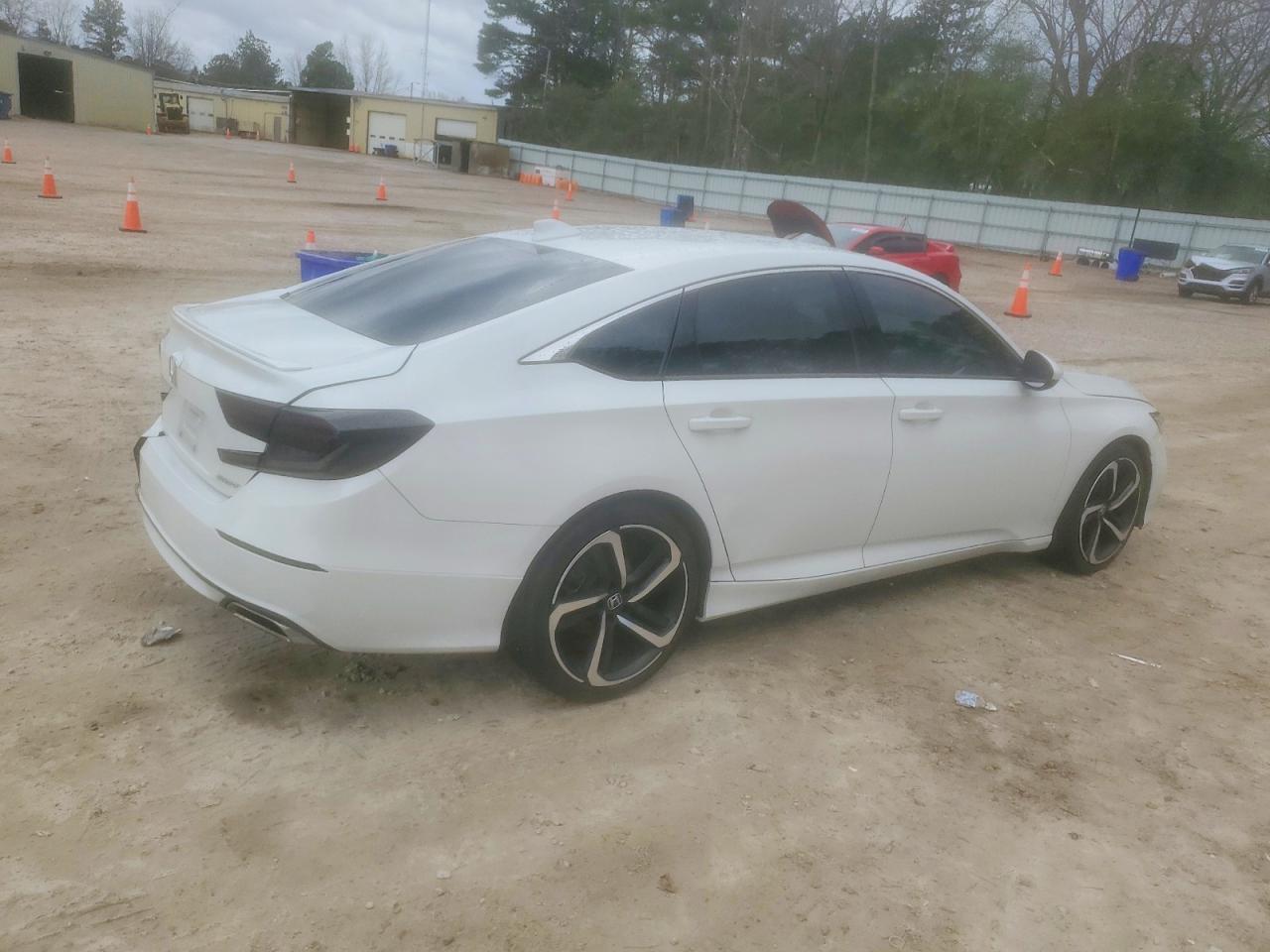 2018 HONDA ACCORD SPORT photo 3