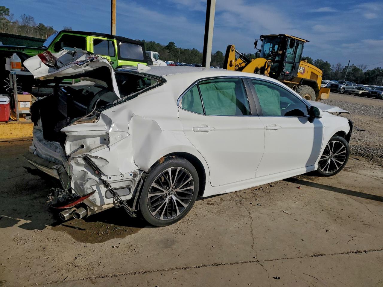 2019 TOYOTA CAMRY L photo 3