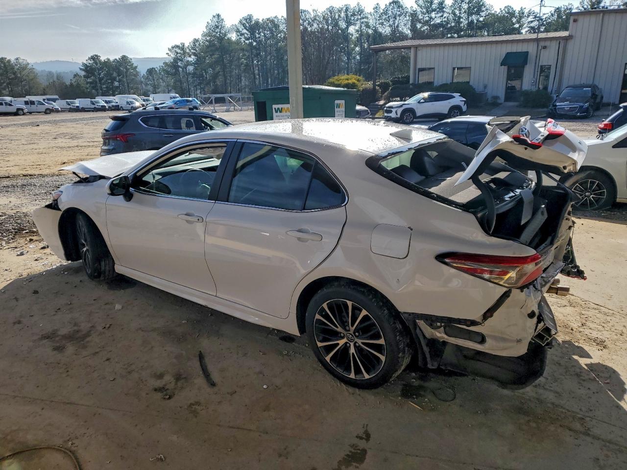 2019 TOYOTA CAMRY L photo 2