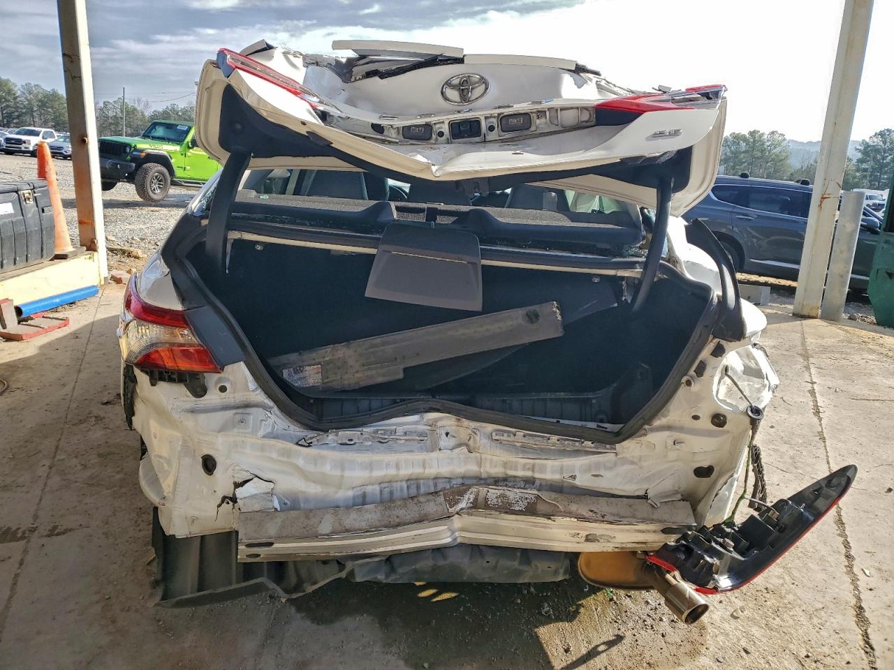 2019 TOYOTA CAMRY L photo 6