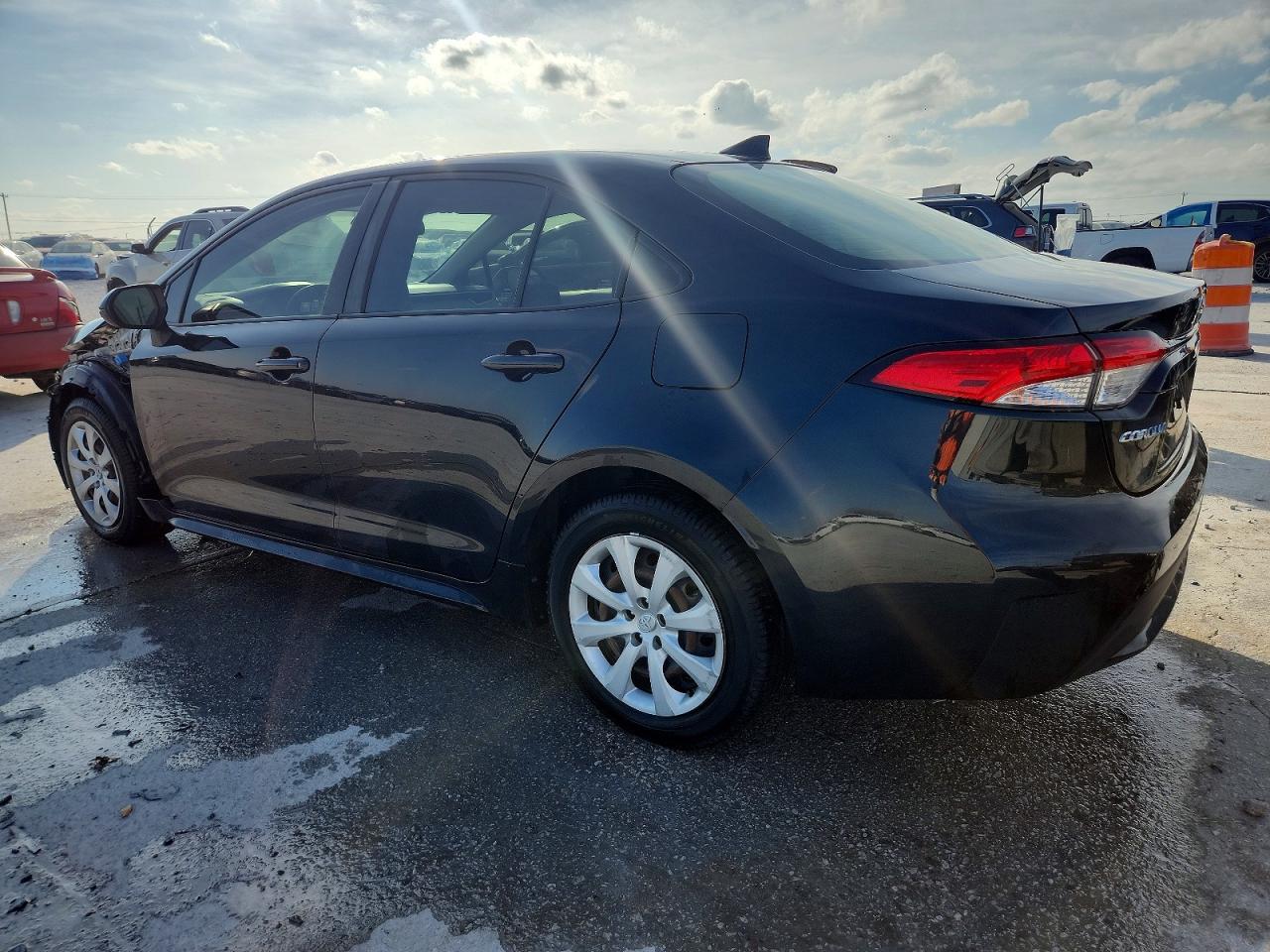 2020 TOYOTA COROLLA LE photo 2