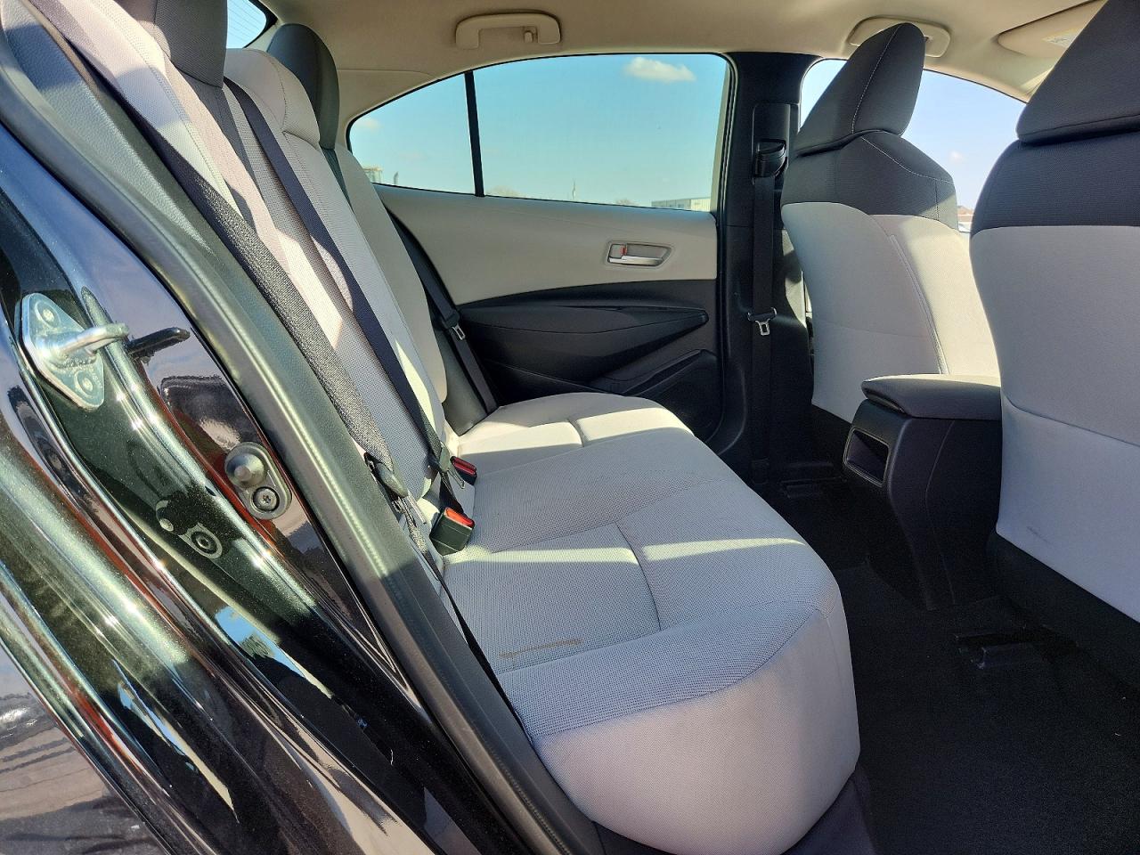 2020 TOYOTA COROLLA LE photo 10