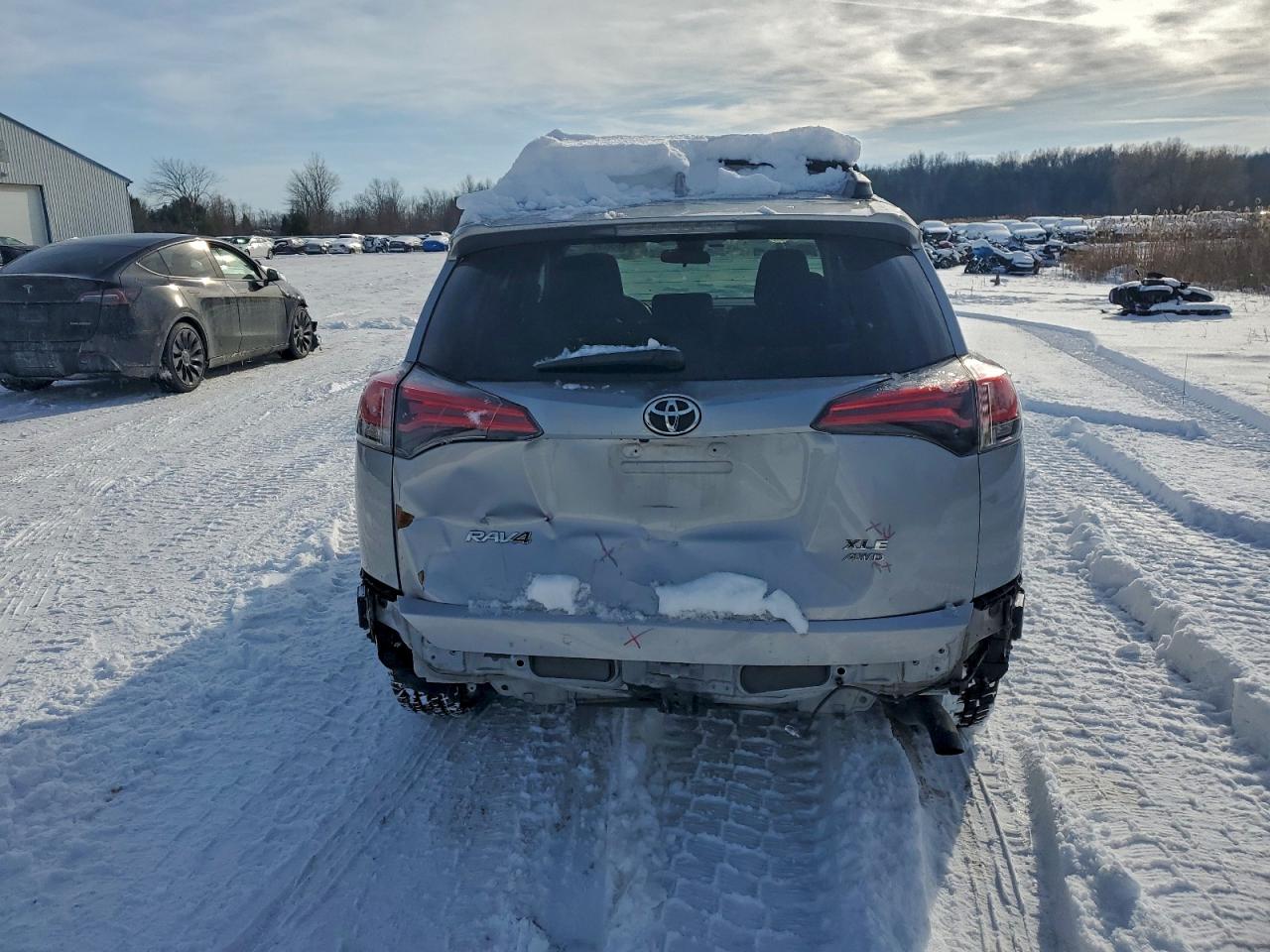 2017 TOYOTA RAV4 XLE photo 6