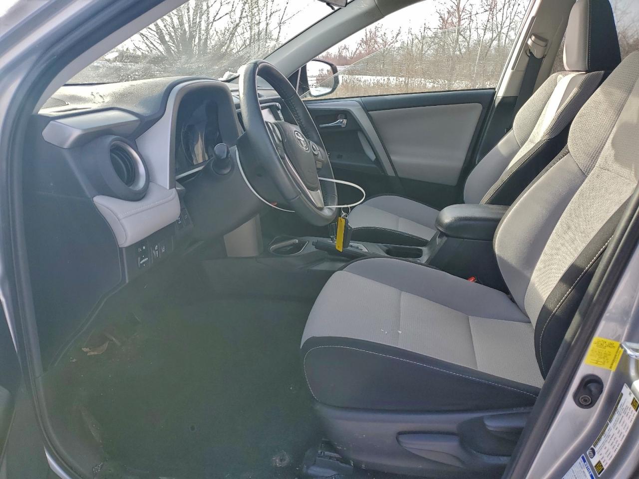 2017 TOYOTA RAV4 XLE photo 7