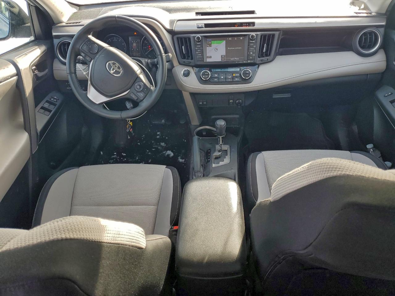 2017 TOYOTA RAV4 XLE photo 8