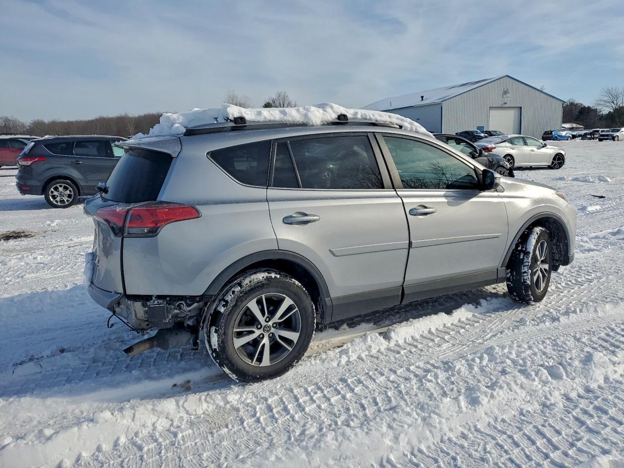 2017 TOYOTA RAV4 XLE photo 3
