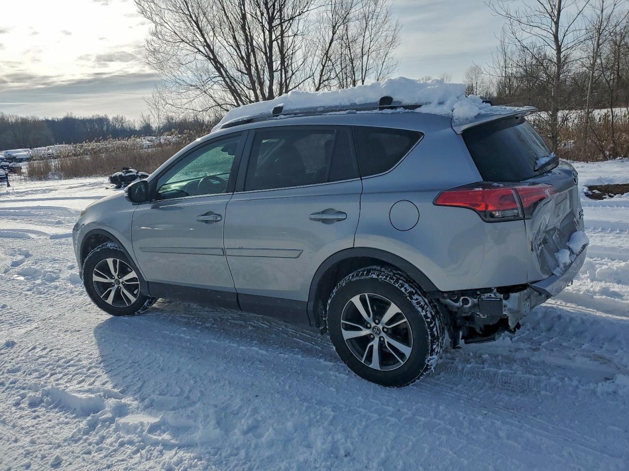 2017 TOYOTA RAV4 XLE photo 2