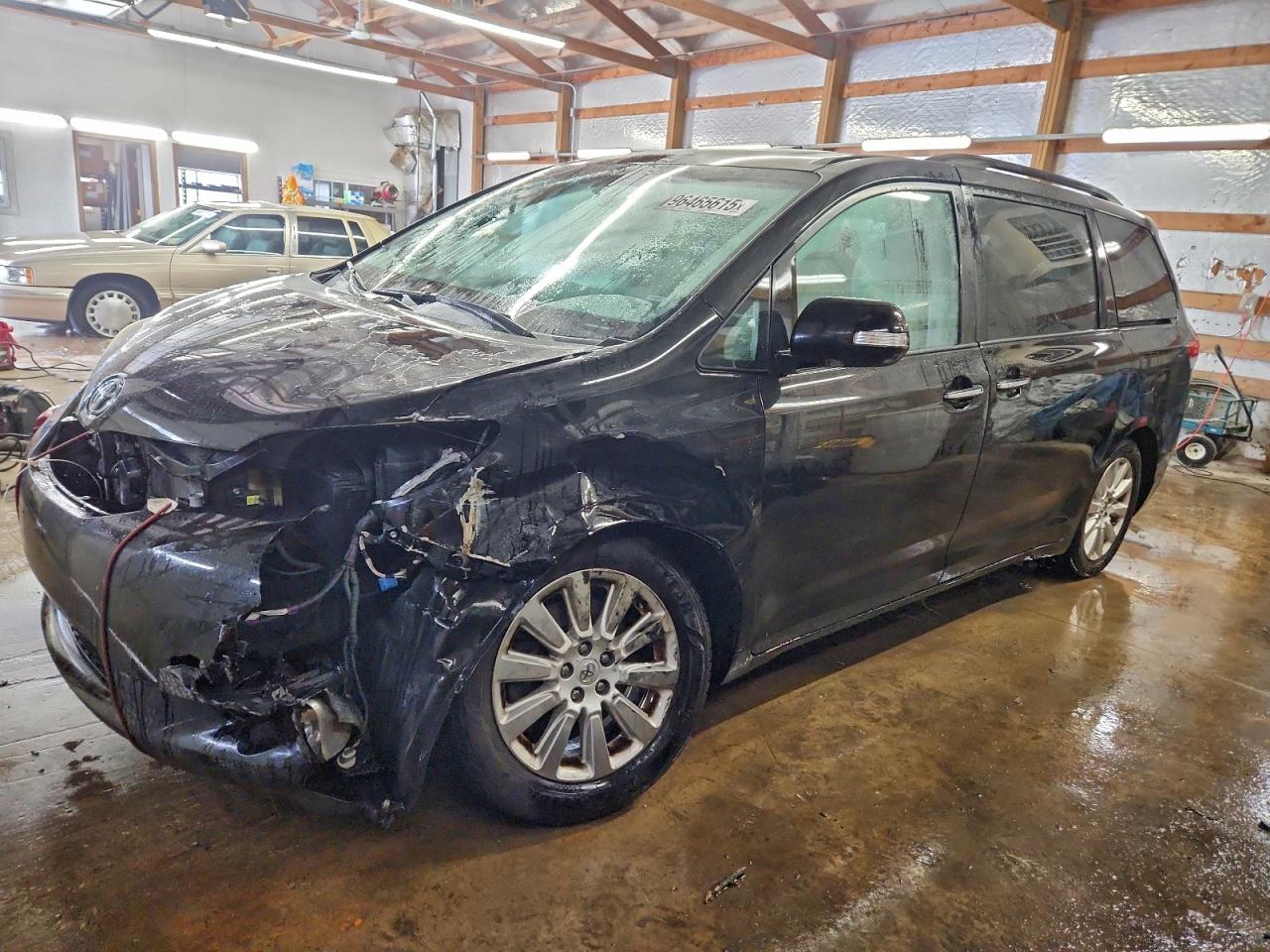 2014 TOYOTA SIENNA