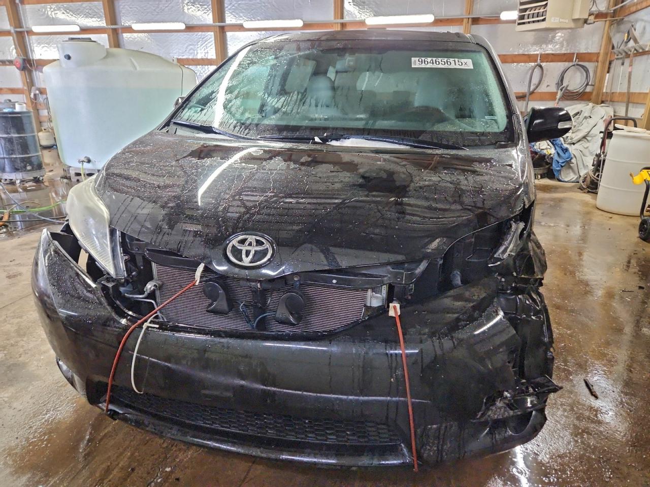 2014 TOYOTA SIENNA XLE photo 5