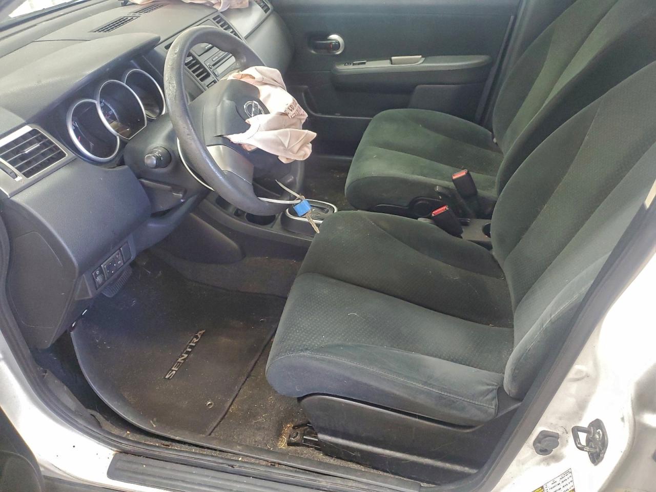 2011 NISSAN VERSA S photo 7