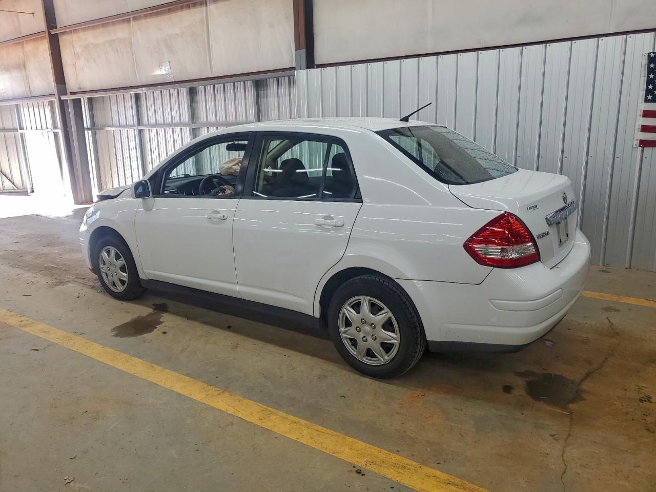 2011 NISSAN VERSA S photo 2