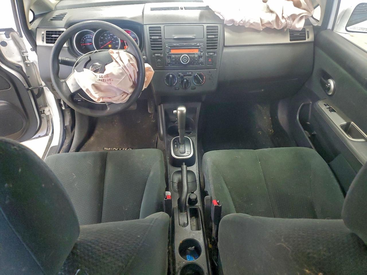 2011 NISSAN VERSA S photo 8