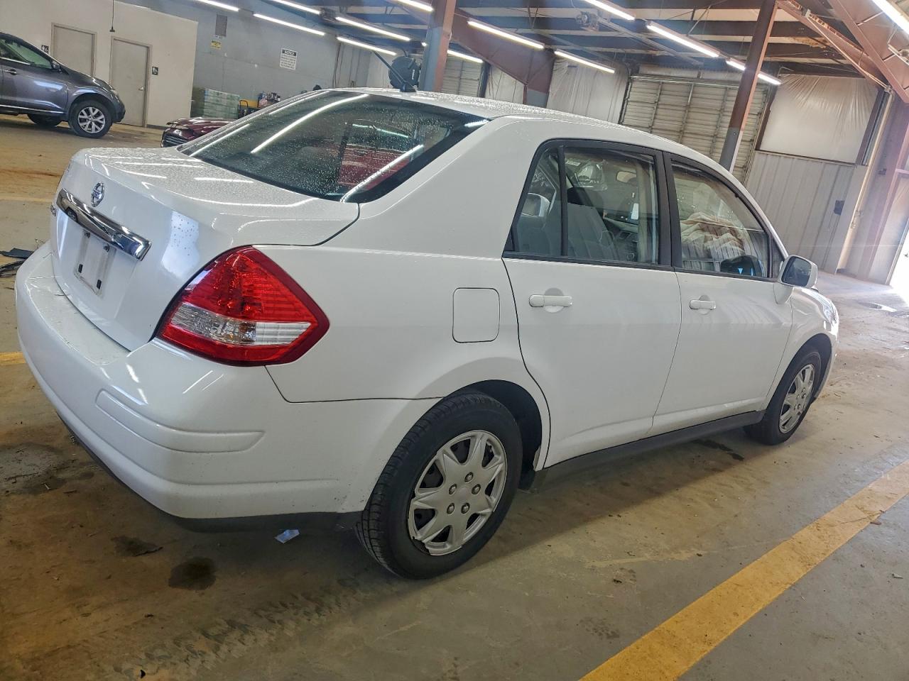 2011 NISSAN VERSA S photo 3