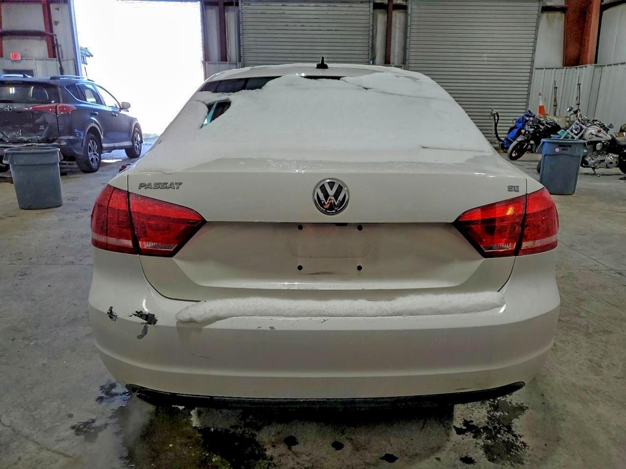 2014 VOLKSWAGEN PASSAT SE photo 6