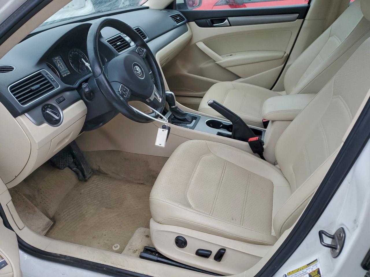 2014 VOLKSWAGEN PASSAT SE photo 7