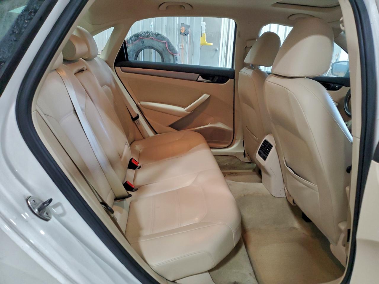 2014 VOLKSWAGEN PASSAT SE photo 10