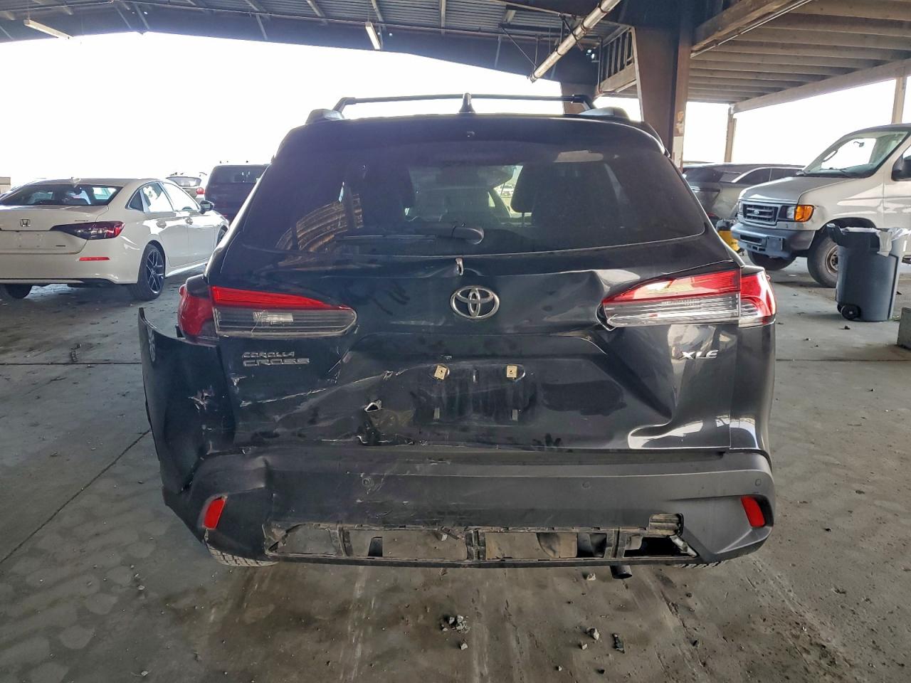 2023 TOYOTA COROLLA CROSS XLE photo 6