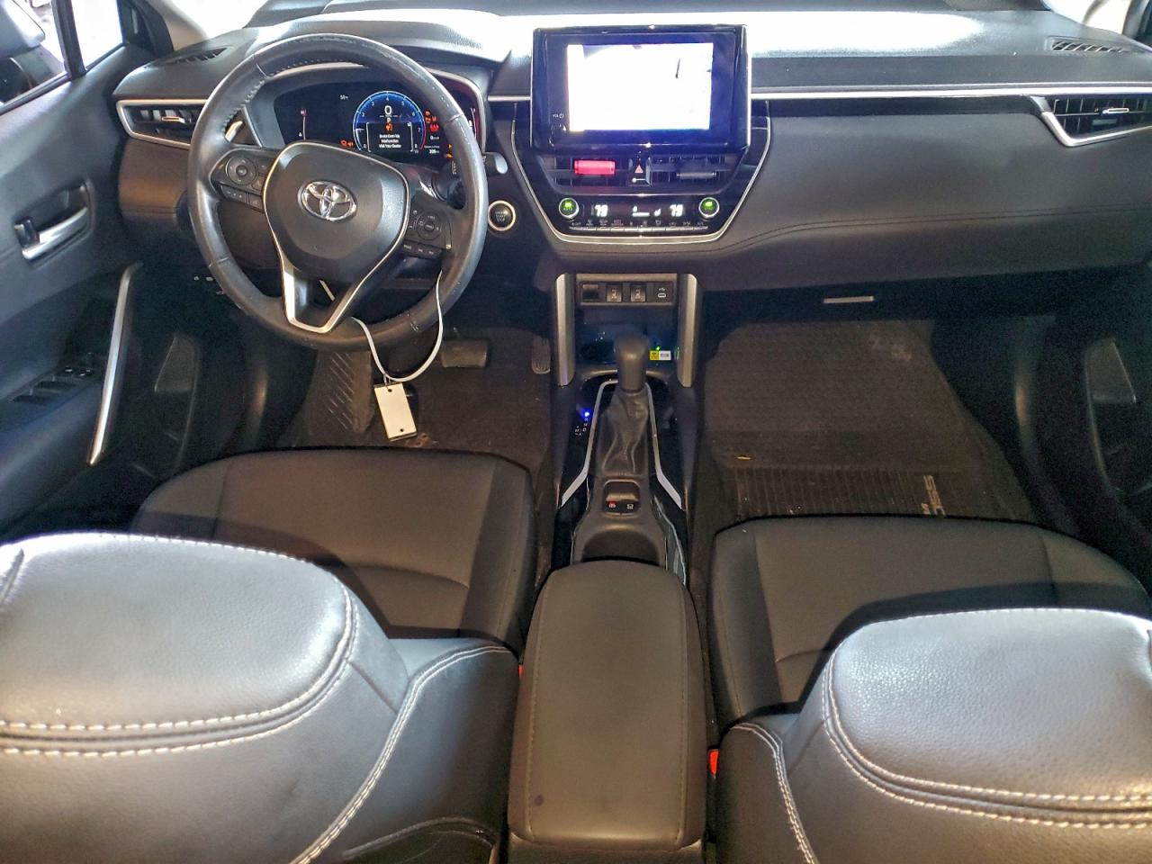 2023 TOYOTA COROLLA CROSS XLE photo 8