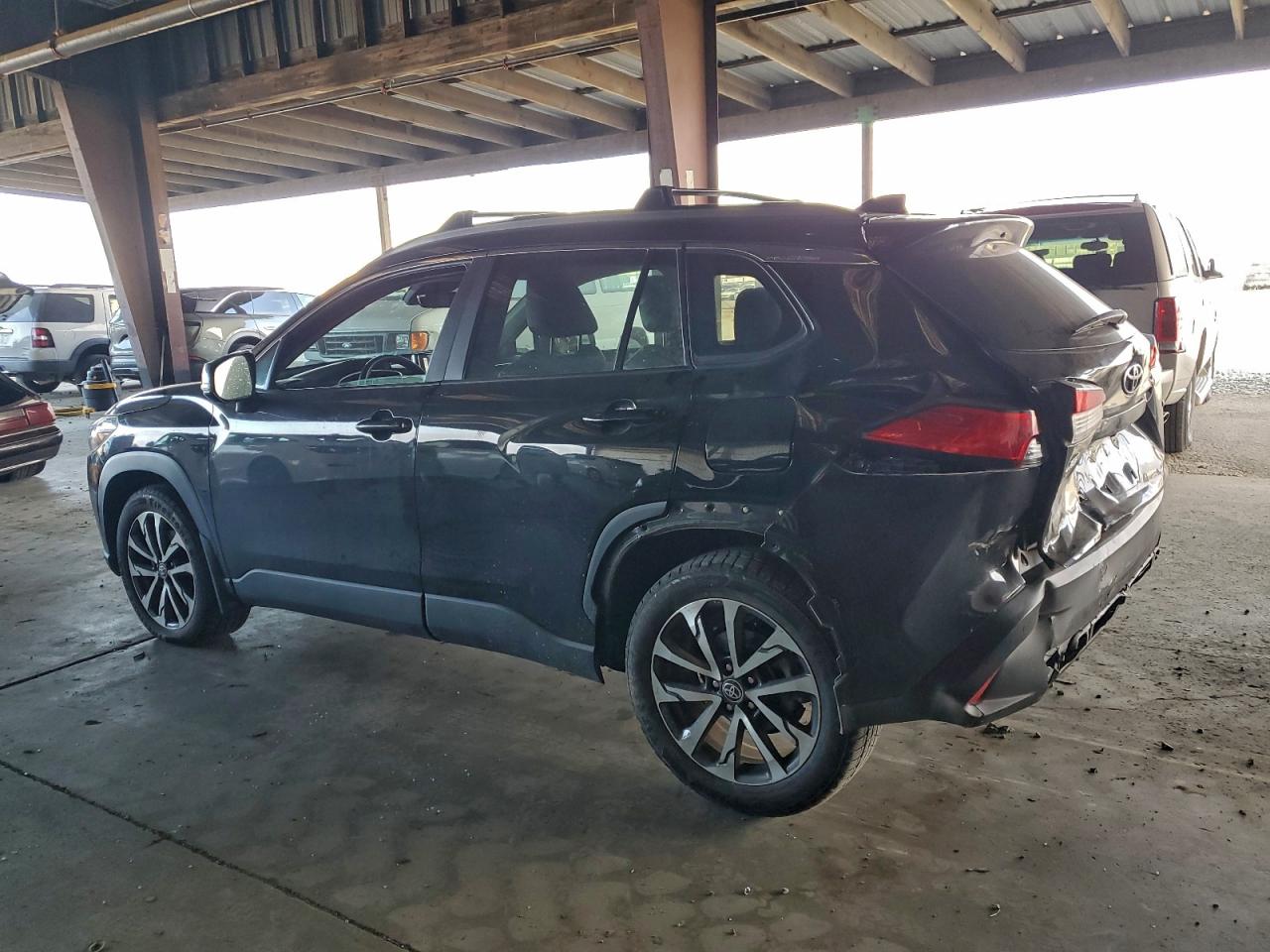 2023 TOYOTA COROLLA CROSS XLE photo 2