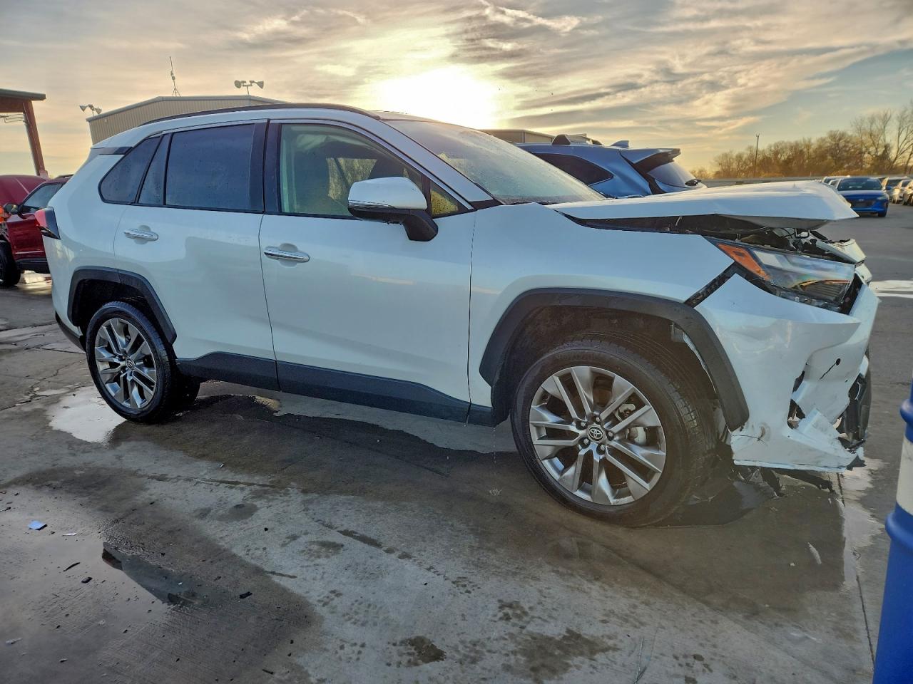 2025 TOYOTA RAV4 LIMITED photo 4