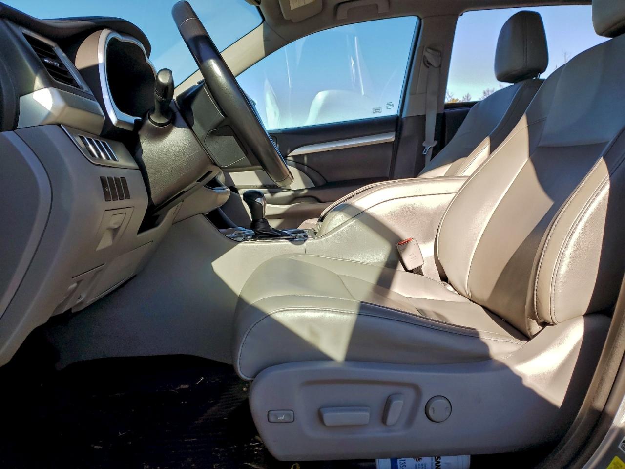 2018 TOYOTA HIGHLANDER SE photo 7