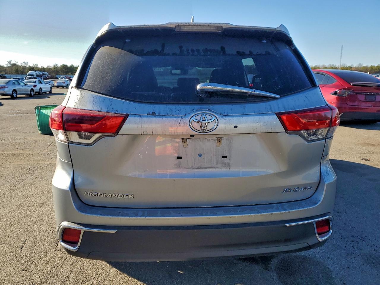 2018 TOYOTA HIGHLANDER SE photo 6