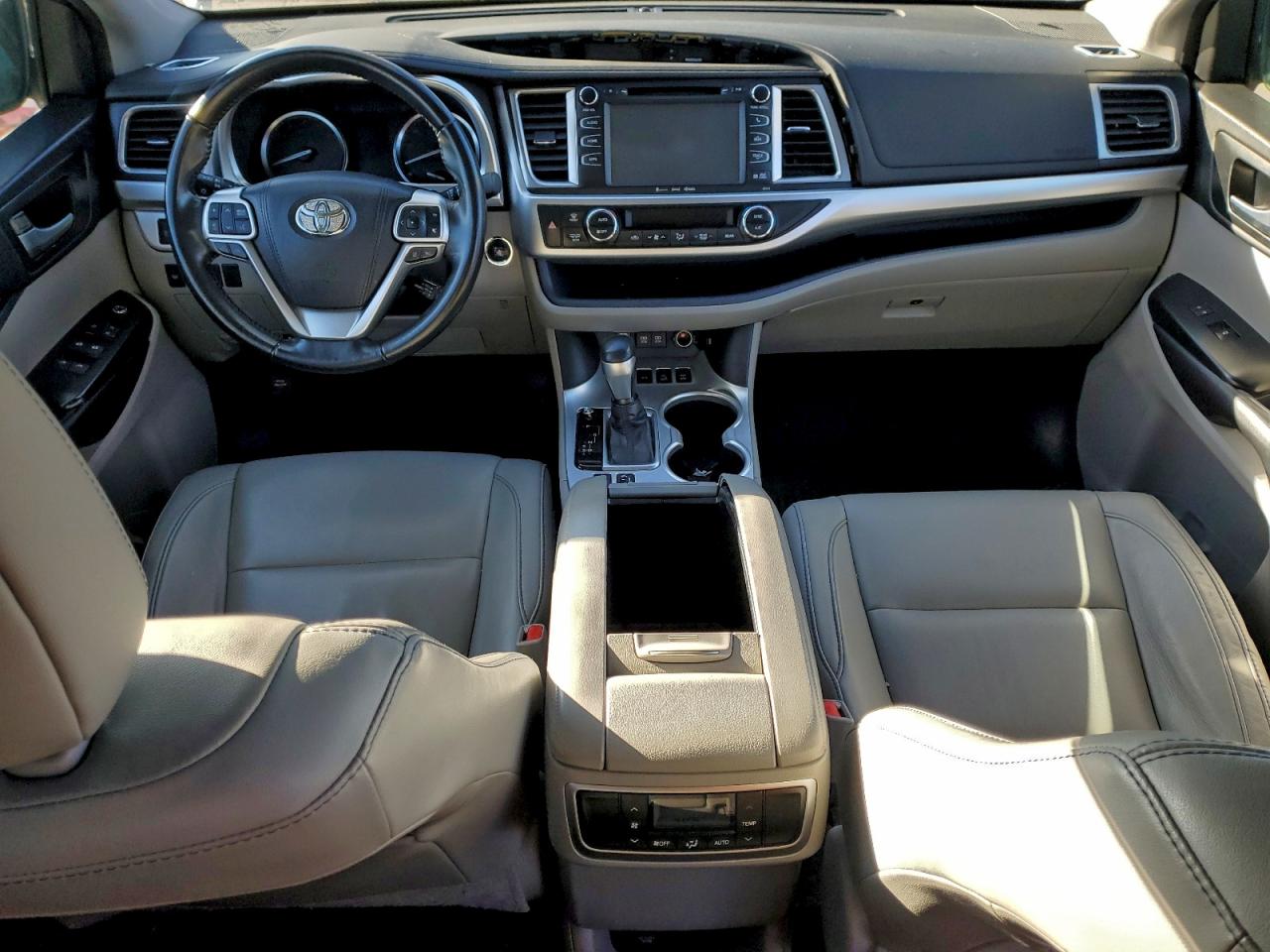 2018 TOYOTA HIGHLANDER SE photo 8