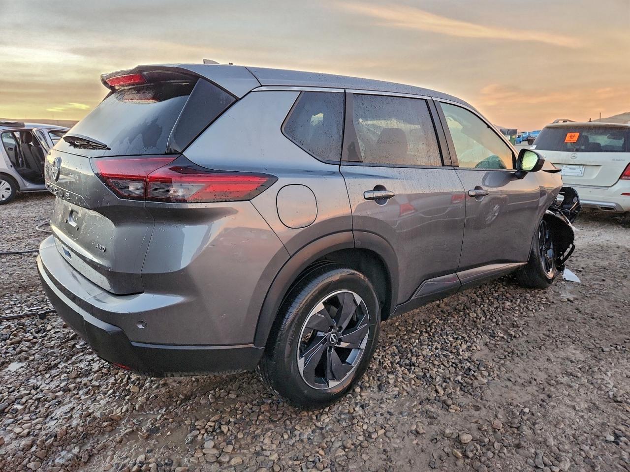 2025 NISSAN ROGUE SV photo 3