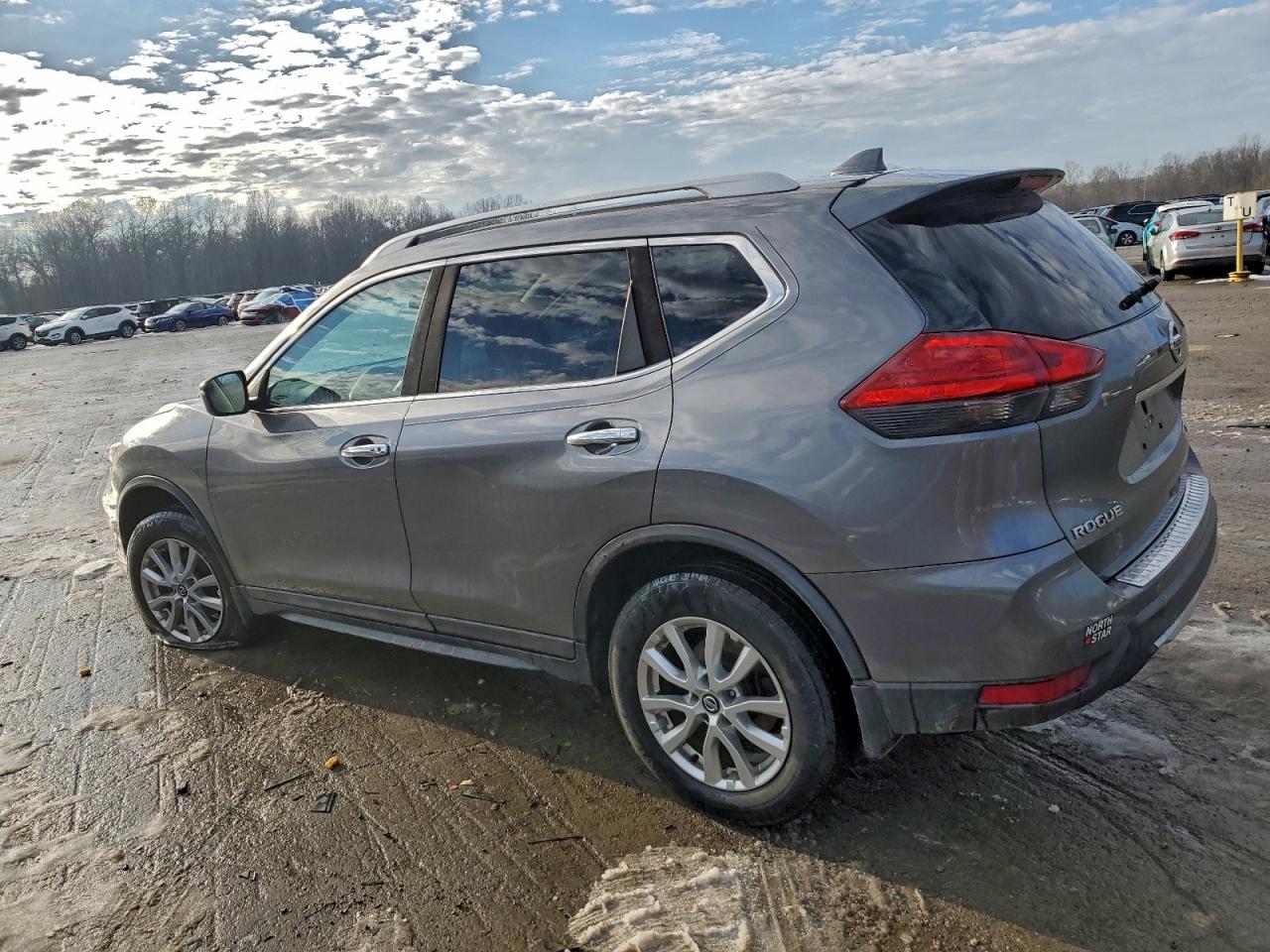 2017 NISSAN ROGUE SV photo 2