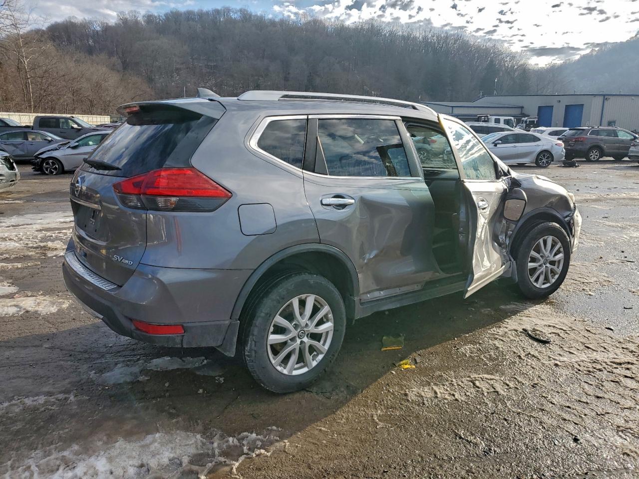 2017 NISSAN ROGUE SV photo 3