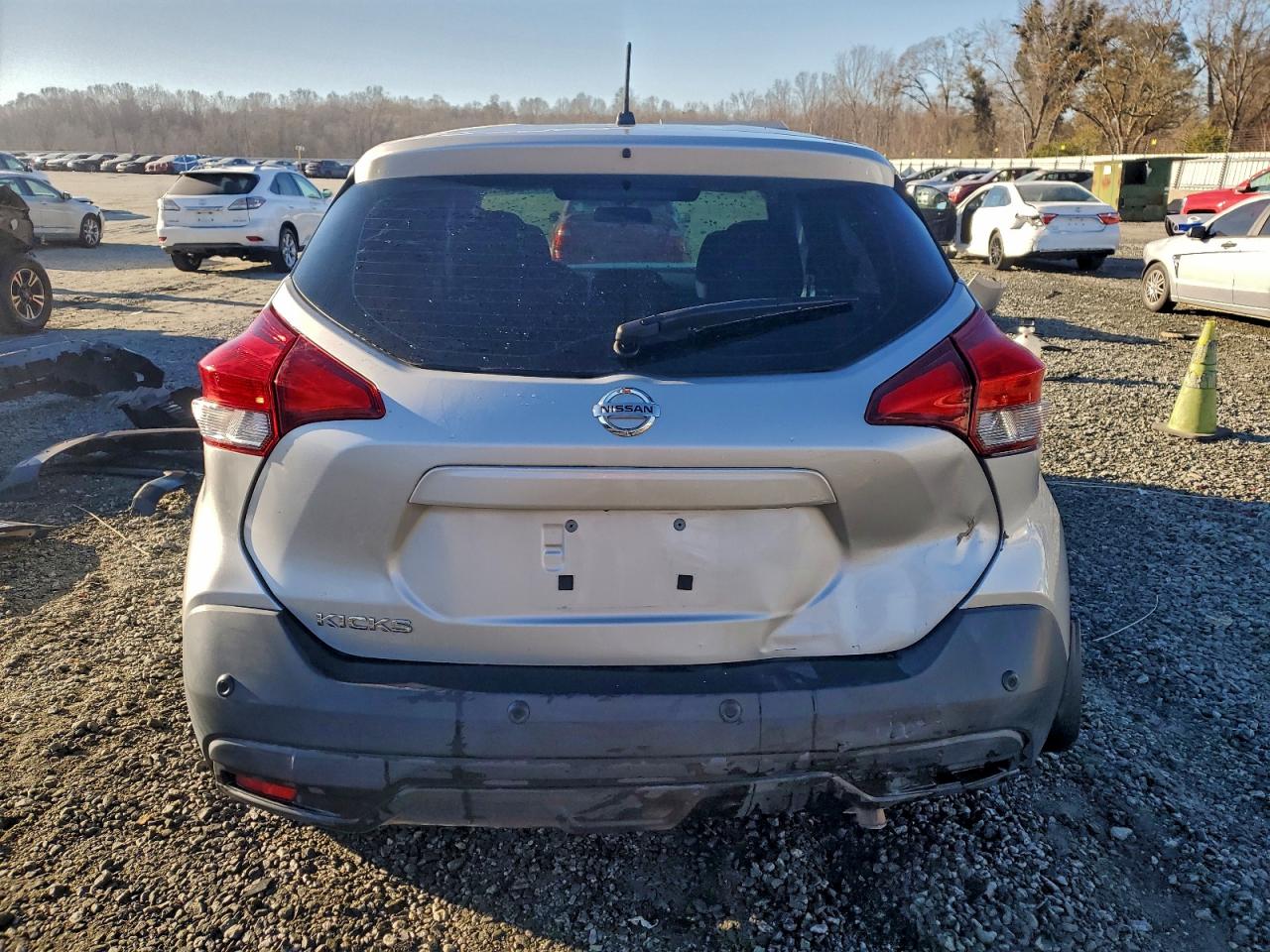 2020 NISSAN KICKS S photo 6