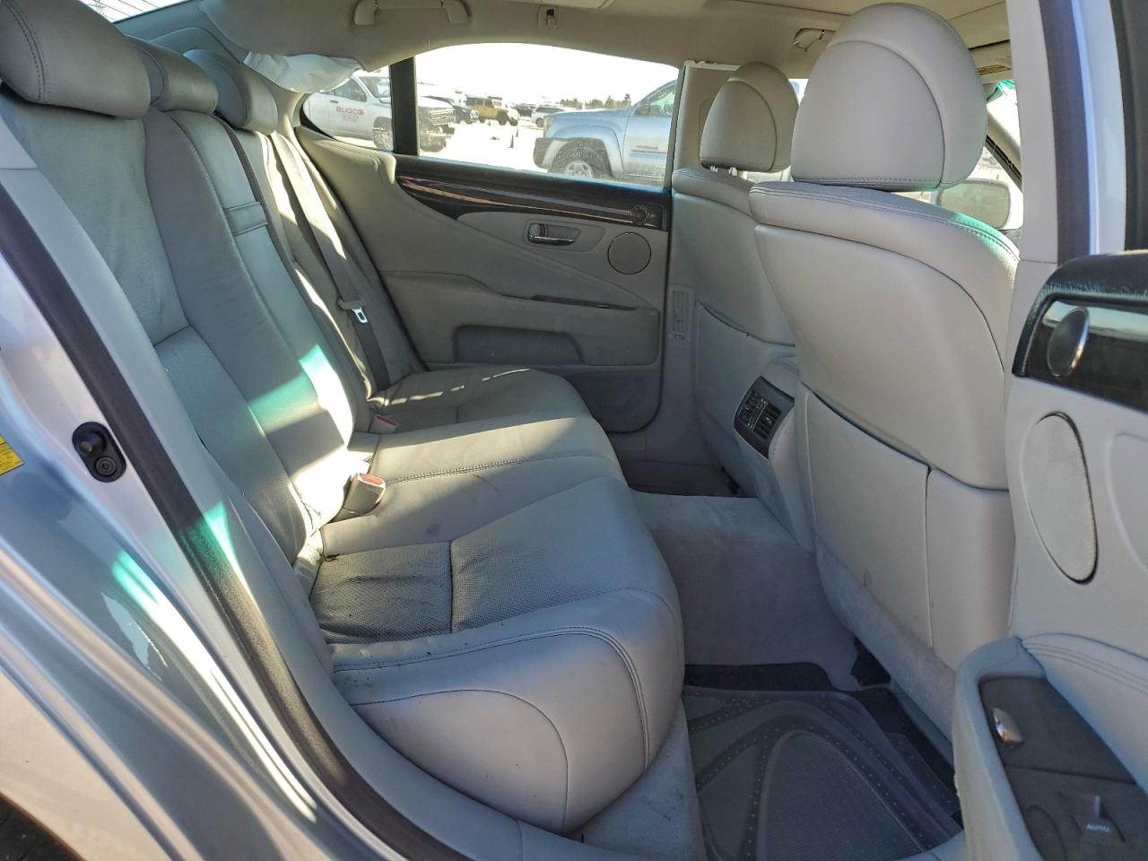 2010 LEXUS LS 460 photo 10