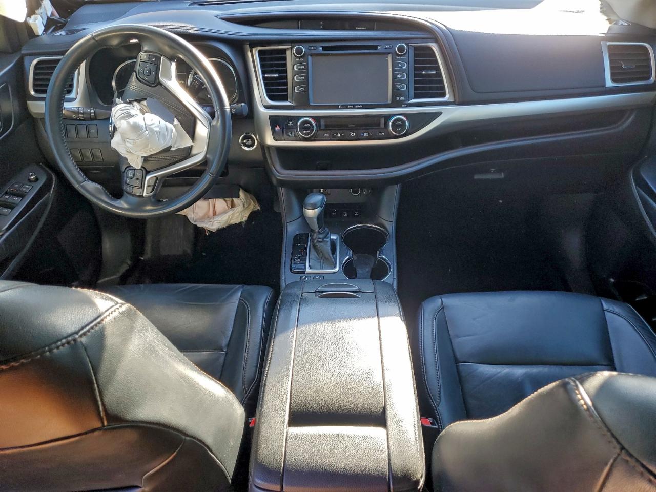2016 TOYOTA HIGHLANDER XLE photo 8