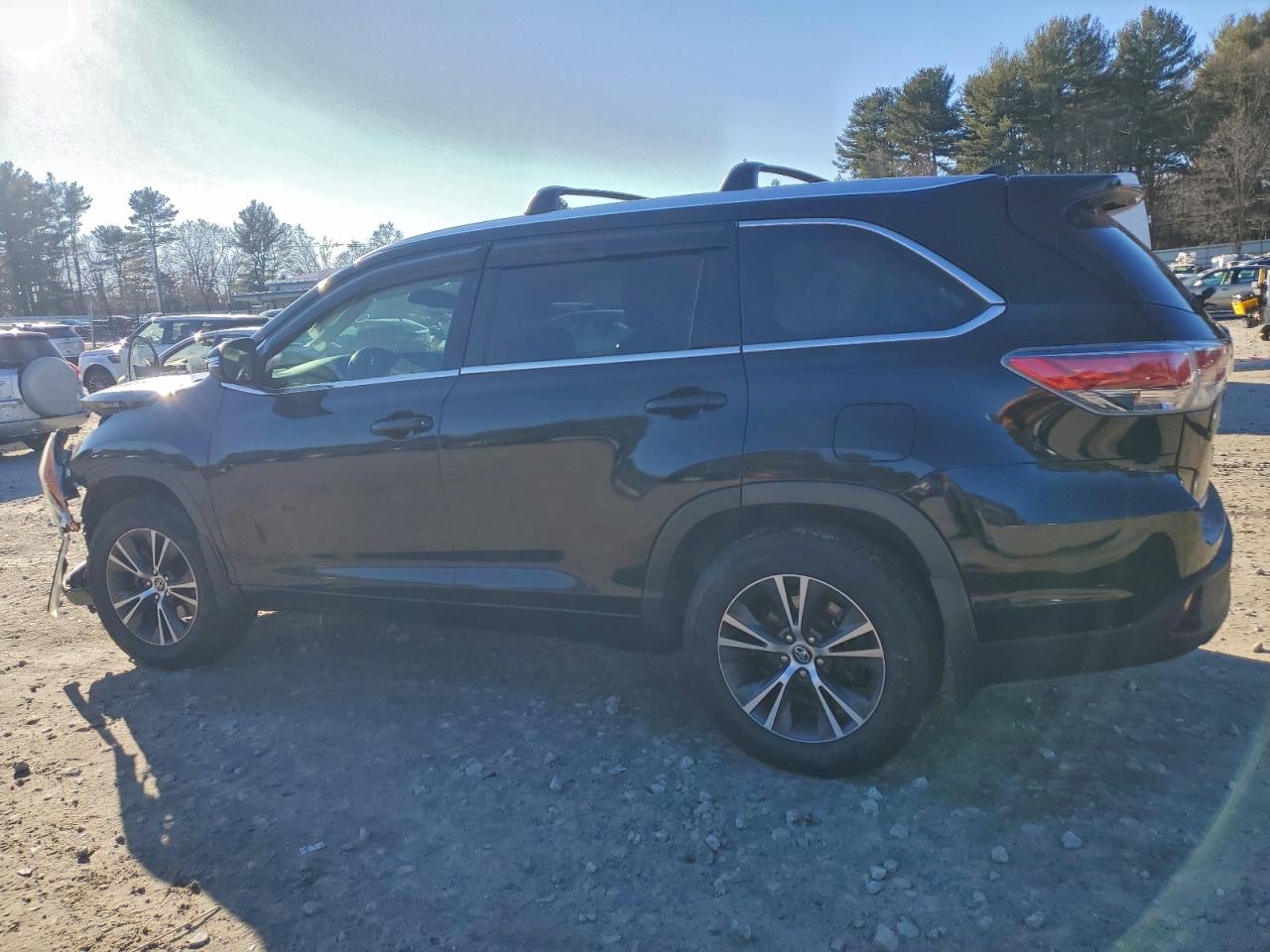 2016 TOYOTA HIGHLANDER XLE photo 2