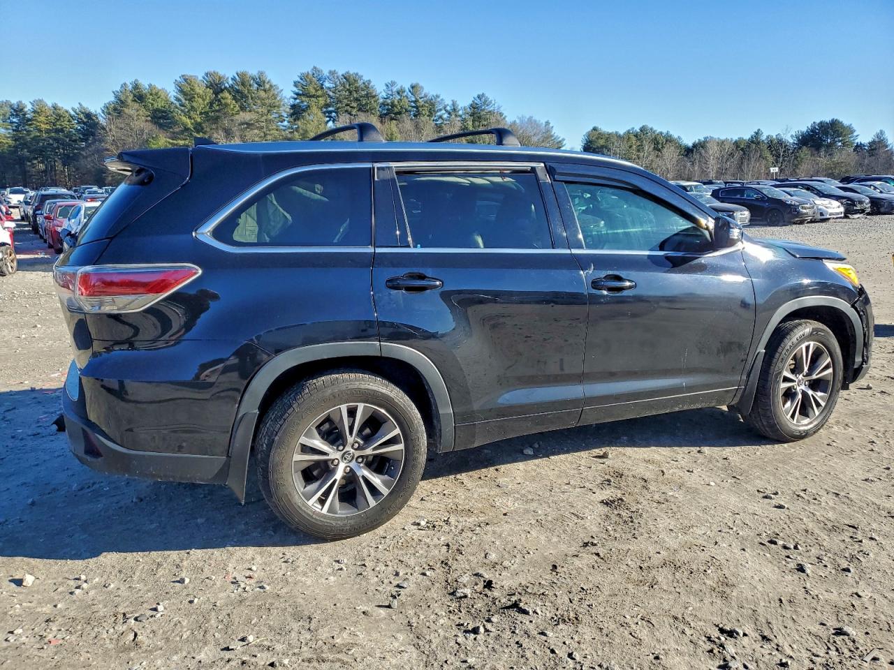 2016 TOYOTA HIGHLANDER XLE photo 3