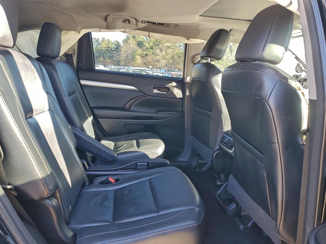 2016 TOYOTA HIGHLANDER XLE photo 11