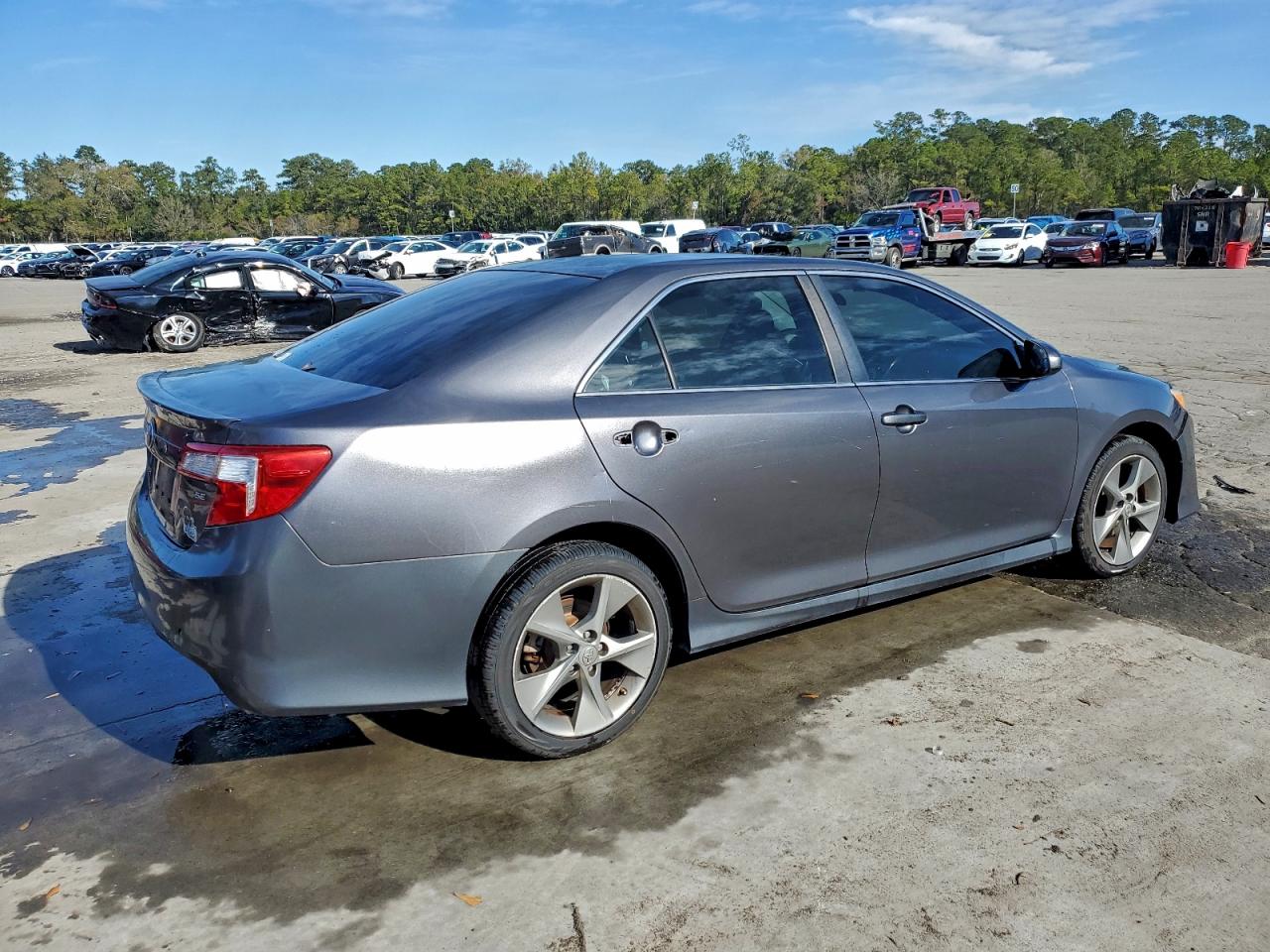 2014 TOYOTA CAMRY L photo 3