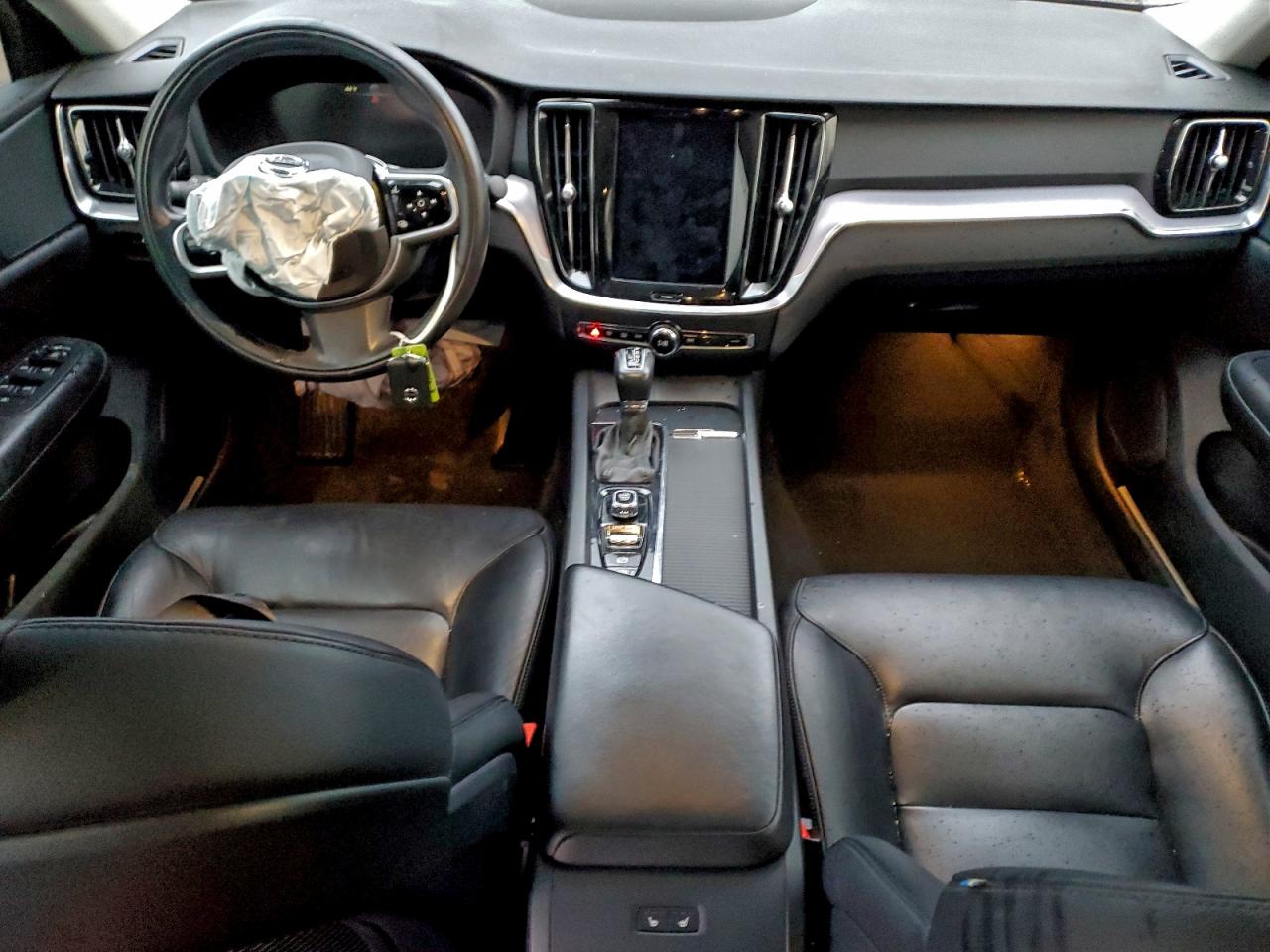 2020 VOLVO S60 T6 MOMENTUM photo 8